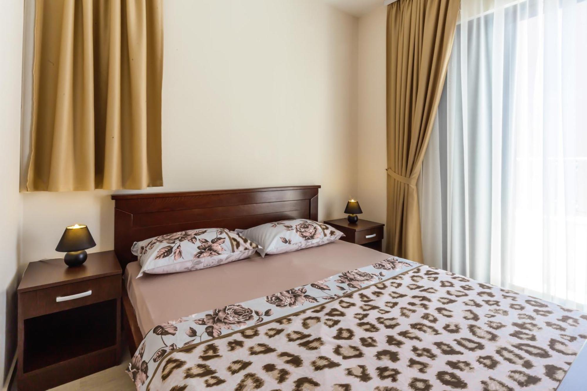 Opium Mar Apartments Petrovac Екстериор снимка